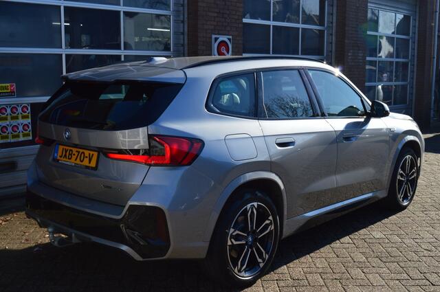 BMW X1 xDrive25e M-sport, M-onderstel, 360 camera, Trekhaak, Electrisch