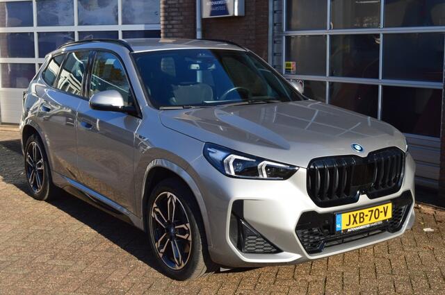 BMW X1 xDrive25e M-sport, M-onderstel, 360 camera, Trekhaak, Electrisch
