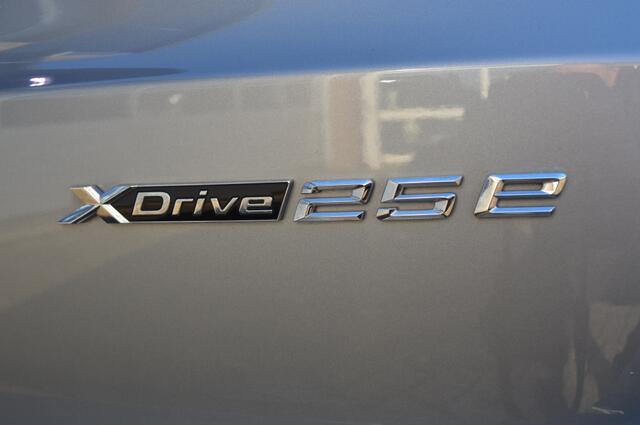 BMW X1 xDrive25e M-sport, M-onderstel, 360 camera, Trekhaak, Electrisch