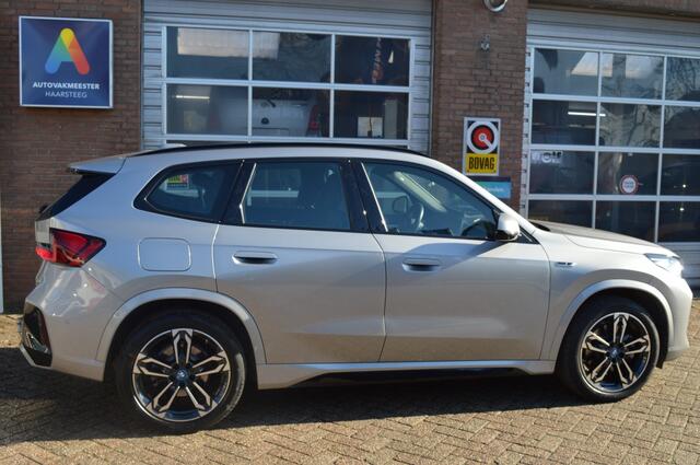 BMW X1 xDrive25e M-sport, M-onderstel, 360 camera, Trekhaak, Electrisch