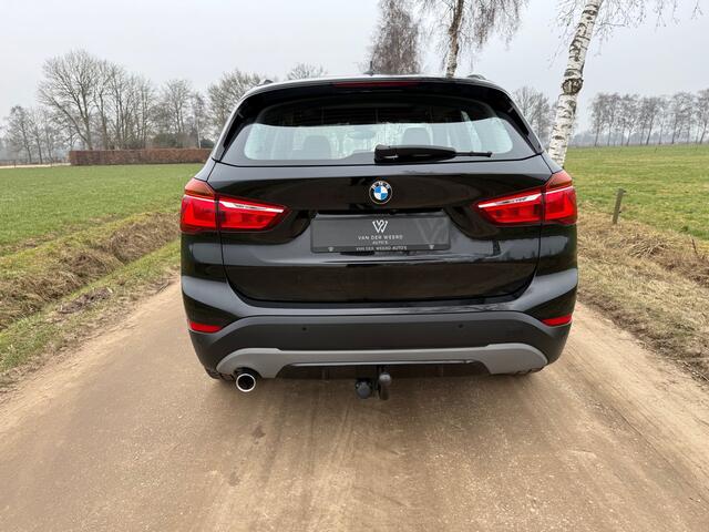 BMW X1 sDrive18i Executive Edition | NED AUTO | HUD | PANORAMADAK | HOGE INSTAP | TREKHAAK |