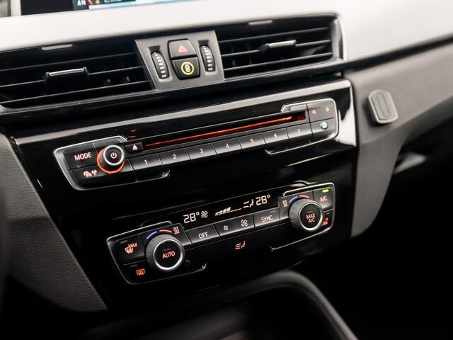 BMW X1 sDrive18i Sport 141Pk Automaat (NAVIGATIE, CLIMATE, PARKEERSENSOREN, SPORTSTOELEN, GETINT GLAS, CRUISE, XENON, NIEUWSTAAT)