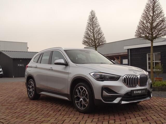 BMW X1 xDrive20i | 4x4 | Carplay | HUD | Trekhk | Camera | 1e Eig. | Ad.Cruise | Dealeronderhouden!