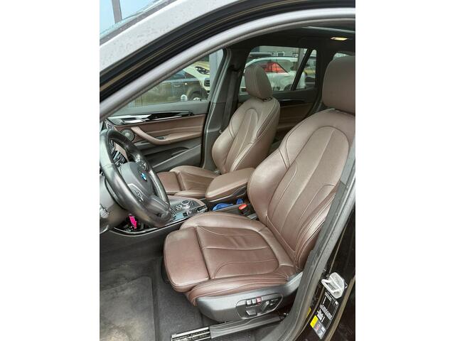 BMW X1 xDrive25e | PANO | 19" | HUD | H&K | 1ste Eigenaar | LED | FULL OPTION! | Dealer Onderhouden!