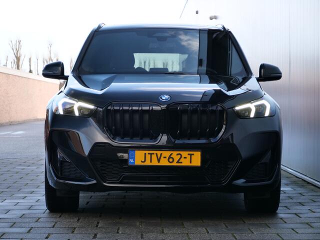 BMW X1 xDrive25e M Sport pakket Pro 245 Pk Automaat Schuifdak / Winterpakket / Harman Kardon