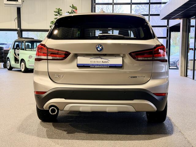 BMW X1 xDrive25e High Executive Kaschmirsilber | Beige leder | Camera | HUD | Stoelverwarming 4x4