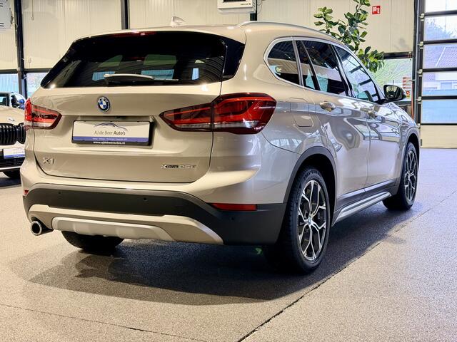 BMW X1 xDrive25e High Executive Kaschmirsilber | Beige leder | Camera | HUD | Stoelverwarming 4x4