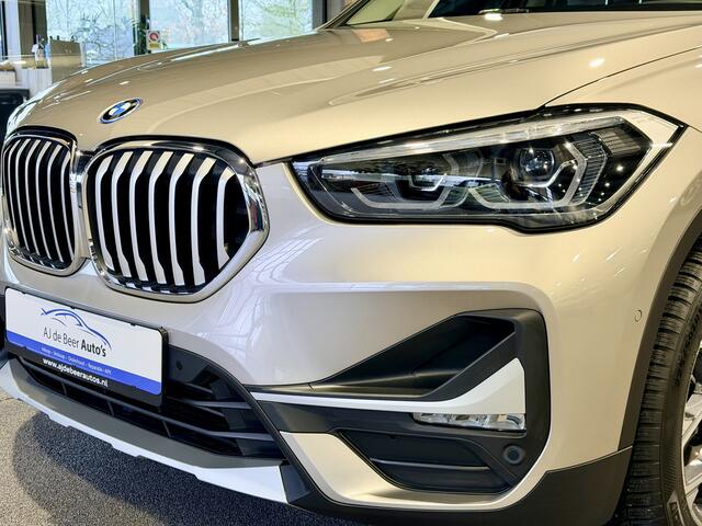 BMW X1 xDrive25e High Executive Kaschmirsilber | Beige leder | Camera | HUD | Stoelverwarming 4x4