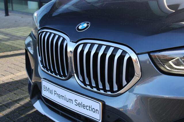 BMW X1 xDrive25e High Executive xLine Automaat / Panoramadak / Sportstoelen / Comfort Access / LED / Head-Up