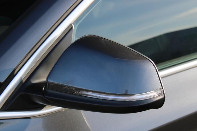 BMW X1 xDrive25e High Executive xLine Automaat / Panoramadak / Sportstoelen / Comfort Access / LED / Head-Up