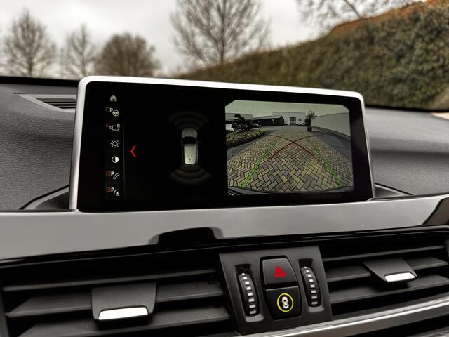 BMW X1 sDrive20i X-line | Head-Up | Stuurverwarming! | Stoelverw | Nav | Leer | Camera!