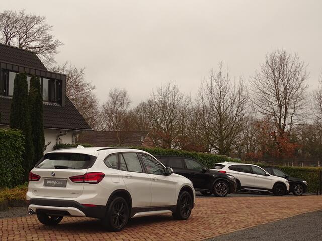 BMW X1 sDrive18i | Handbak | Uniek | PearlWeiss | Leer | Nav | All-black!