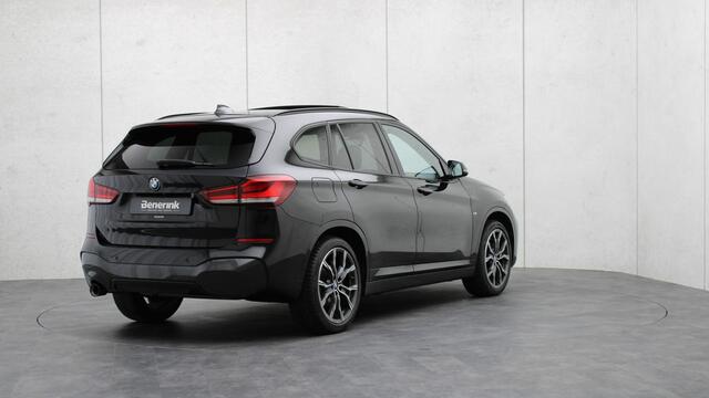 BMW X1 sDrive18i High Executive M-Sport | Head-up | Panoramadak | Trekhaak | Driving Assistant Plus