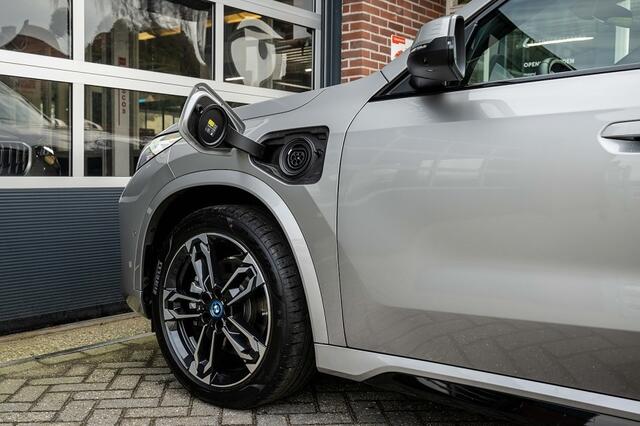 BMW X1 25e xDrive M Sport | Panorama | Shadow | ACC | 360° Camera | Head-Up | Adap. led | Stoelverwarming | 19' inch |