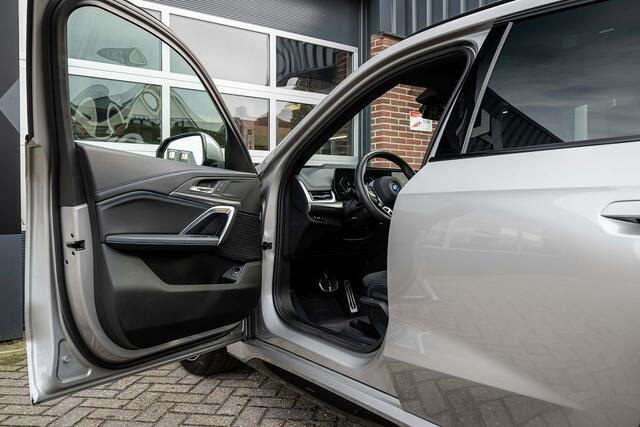 BMW X1 25e xDrive M Sport | Panorama | Shadow | ACC | 360° Camera | Head-Up | Adap. led | Stoelverwarming | 19' inch |