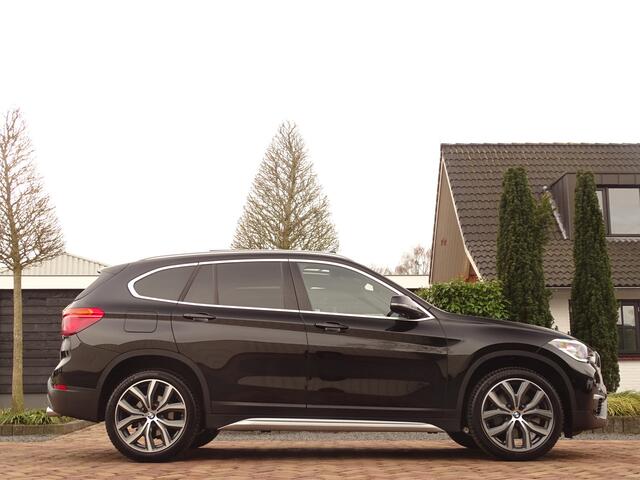 BMW X1 sDrive20i X-Line | FullOption! | Pano | Trekhk | Carplay | M-sportSt. | Stverw | Harman Kardon