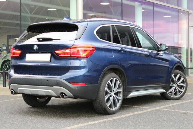 BMW X1 xDrive20i xLine Automaat / Trekhaak / Sportstoelen / Achteruitrijcamera / Comfort Access / Stoelverwarming / Harman-Kardon