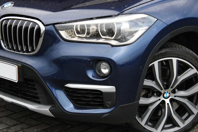 BMW X1 xDrive20i xLine Automaat / Trekhaak / Sportstoelen / Achteruitrijcamera / Comfort Access / Stoelverwarming / Harman-Kardon
