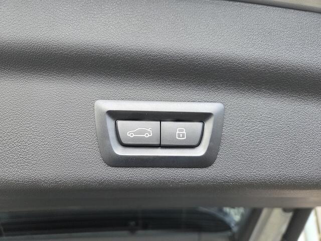 BMW X1 xDrive25e M Sport Shadow Line 19"/Panoramadak/Trekhaak/Leder/Keyless/360 camera/Adaptieve cruise/Head-up/Dodehoek/Elektrisch klep