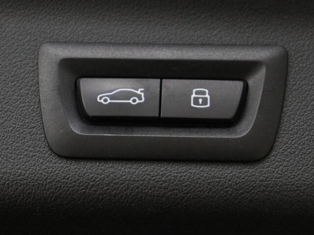 BMW X1 xDrive25e | Leder | Sportstoelen | Carplay | Adaptief LED | Keyless | Camera | Park Assist | Live Cockpit | Climate control | Navigatie | PHEV | Plug In | SOH 92%