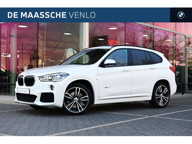 BMW X1 xDrive20i M Sport Automaat / Trekhaak / Panoramadak / Sportstoelen / Achteruitrijcamera / Adaptief onderstel / LED / Stoelverwarming / Airconditioning / Cruise Control