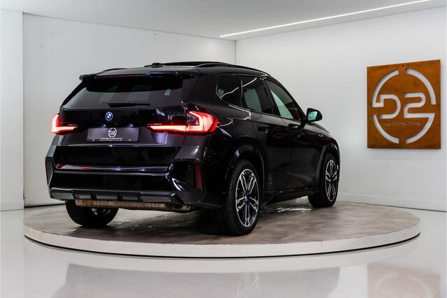 BMW X1 xDrive30e M-Sport 326PK | Pano | Harman/Kardon | HUD | Sfeer | Keyless | Massage VOL! 12 MND Garantie