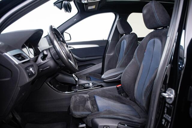 BMW X1 sDrive20i High Executive M Sport - Panoramadak - Comfort Access - Elektrisch verwarmde voorstoelen - HiFi - Verstelbare achterbank - Elektrische achterklep - LED koplampen - Koplampsproeiers -