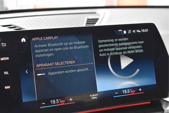 BMW X1 sDrive18i M-sport Nieuwe type! Elek. trekhaak/achterklep, Memory, Camera, 20 inch, Stoel/stuurverwarming, Carplay