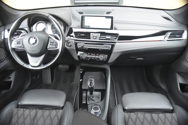 BMW X1 sDrive20i High Executive * LED Koplampen * Harman/Kardon * DAB * Sportstoelen * 19 inch Lm *