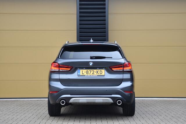 BMW X1 sDrive20i High Executive * LED Koplampen * Harman/Kardon * DAB * Sportstoelen * 19 inch Lm *