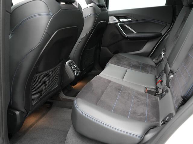 BMW X1 xDrive30e M Sport Plug In Hybrid 326pk Dealer O.H PHEV | Panodak | Alcantara Sportstoelen Massage & Memory | Harman Kardon | Adaptive Onderstel | Widescreen Navi | Parkassist | Sfeerverlichting | Camera |