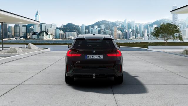 BMW X1 xDrive25e High Executive M Sport Automaat / Panoramadak / Trekhaak / Sportstoelen / Head-Up / Comfort Access / Parking Assistant Plus / M Adaptief onderstel