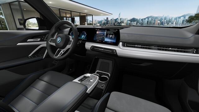 BMW X1 xDrive25e High Executive M Sport Automaat / Panoramadak / Trekhaak / Sportstoelen / Head-Up / Comfort Access / Parking Assistant Plus / M Adaptief onderstel