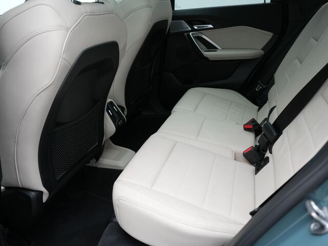 BMW X1 xDrive23i M Sport 204pk Dealer O.H | Panodak | Adaptive Cruise | Lederen Sportstoelen Massage & Memory | Head Up | 360 Camera | Harman Kardon | Widescreen Navi | Parkassist | Keyless | 19"L.M | Apple Carplay |