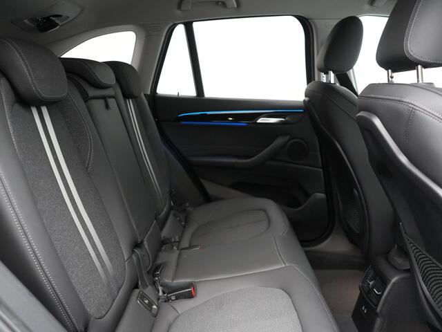 BMW X1 xDrive25e Sportline Plug In Hybrid 221pk Dealer O.H. PHEV | Trekhaak Afn. | Adaptive Cruise | Camera | Sportstoelen Verwarmd | Sfeerverlichting | Keyless | LED Koplampen | Navigatie | DAB |