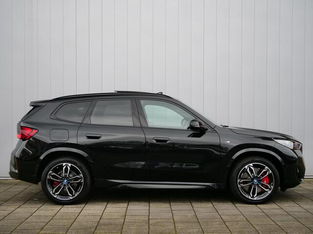 BMW X1 xDrive25e M Sport pakket Pro 245 Pk Automaat Schuifdak / Winterpakket / Harman Kardon