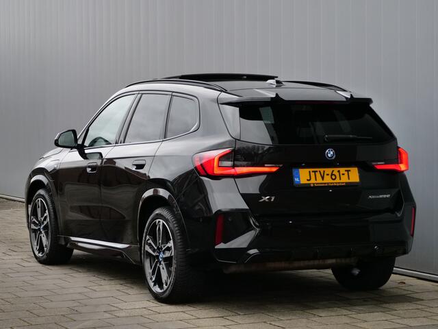 BMW X1 xDrive25e M Sport pakket Pro 245 Pk Automaat Schuifdak / Winterpakket / Harman Kardon