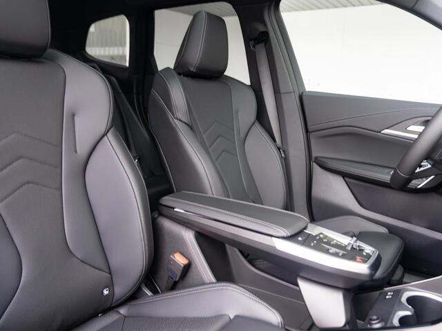 BMW X1 xDrive25e | M Sportpakket | Premium Pack | Stuurwielrand verwarmd | Comfort Access | Achteruitrijcamera | Panoramadak | Stoelverwarming | Harman-Kardon | Trekhaak