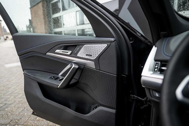 BMW X1 sDrive18i | M-Sport | Shadow | Harman/Kardon | Keyless | Sportstoelen | Camera | Adap. led | 19' inch |