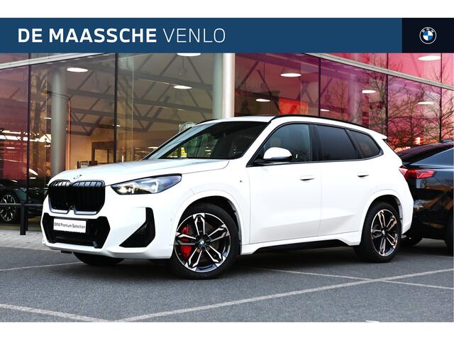 BMW X1 xDrive23i High Executive M Sport Automaat / Trekhaak / Panoramadak / Sportstoelen / Comfort Access / M Adaptief onderstel / Head-Up / Harman-Kardon