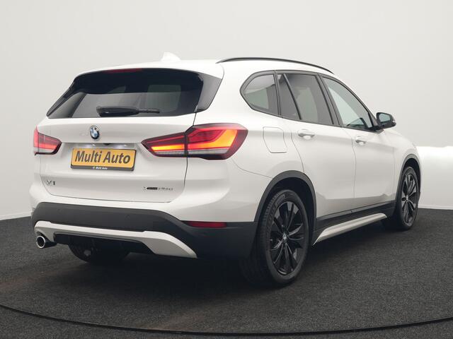 BMW X1 xDrive25e Sportline Plug In Hybrid 221pk Dealer O.H. PHEV | Trekhaak Afn. | Camera | Sportstoelen Memory & Verwarmd | Keyless | Sfeerverlichting | Adaptive LED | Cruise Control | Navigatie | DAB |