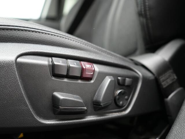 BMW X1 xDrive25e Sportline Plug In Hybrid 221pk Dealer O.H. PHEV | Trekhaak Afn. | Camera | Sportstoelen Memory & Verwarmd | Keyless | Sfeerverlichting | Adaptive LED | Cruise Control | Navigatie | DAB |