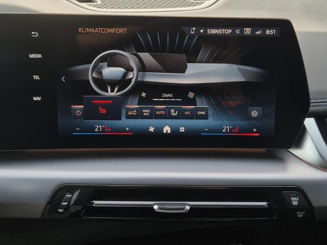 BMW X1 xDrive25e Automaat / Accu SOH 98.31% / M Sportpakket / Premium Pack / Driving Assistant Plus / EAER bereik 81 km bereik stad 101 km / Trekgewicht 1.700 kg / Apple Carplay Android Auto / Elektrische achterklep / Voorstoelen verwarmd / Achteruitrijcamera /