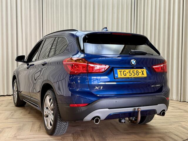 BMW X1 sDrive20i 192 PK Org.NL! / HUD / Naiv Pro / Keyless / Afn. Trekhaak / Camera / Leder / Stoelverwarming / LED / 18'' LMV