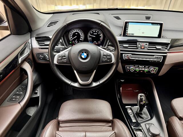 BMW X1 sDrive20i 192 PK Org.NL! / HUD / Naiv Pro / Keyless / Afn. Trekhaak / Camera / Leder / Stoelverwarming / LED / 18'' LMV