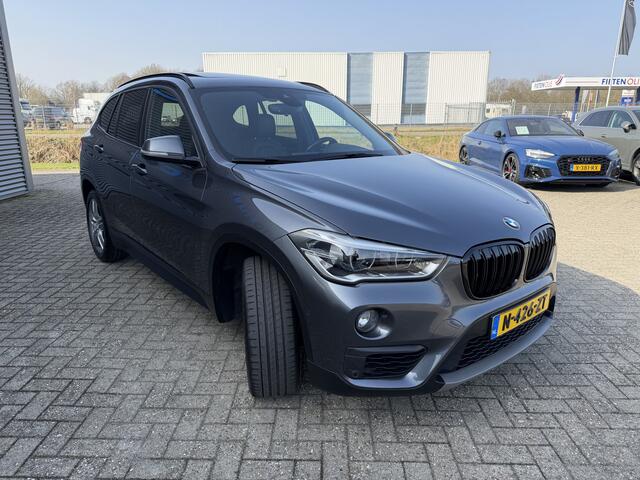BMW X1 xDrive20i High Executive Leder Panoramadak Trekhaak 2000 KG Trekgewicht! LED Stoelverwarming Keyless Entry