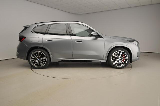 BMW X1 xDrive25e M-Sportpakket / Trekhaak / Panoramadak / Head-up / Harman Kardon / LED / Getint glas / Alu wielen 20 inch