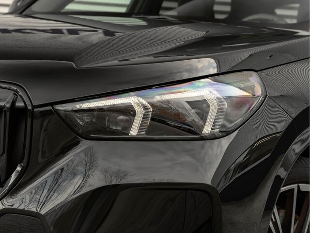 BMW X1 sDrive18i M-Sport Pro - 20 inch - Pano - Memory - Trekhaak - Head-up