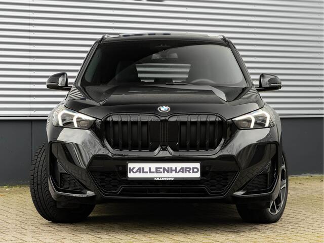 BMW X1 sDrive18i M-Sport Pro - 20 inch - Pano - Memory - Trekhaak - Head-up