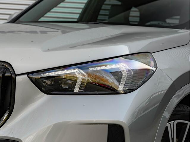 BMW X1 sDrive18i M-Sport Pro - 20 inch - Pano - Memory - Trekhaak - Head-up